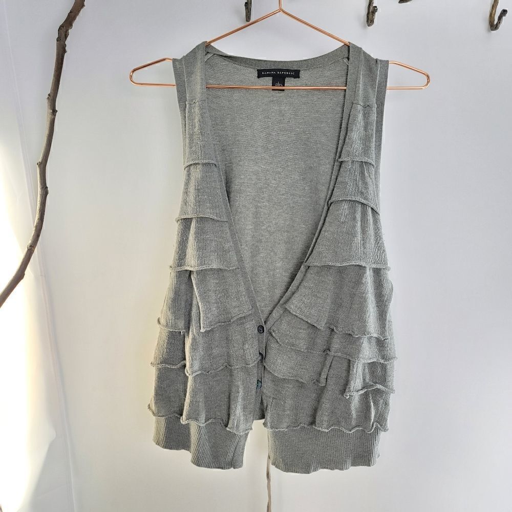 Banana republic ruffled knit vest gray